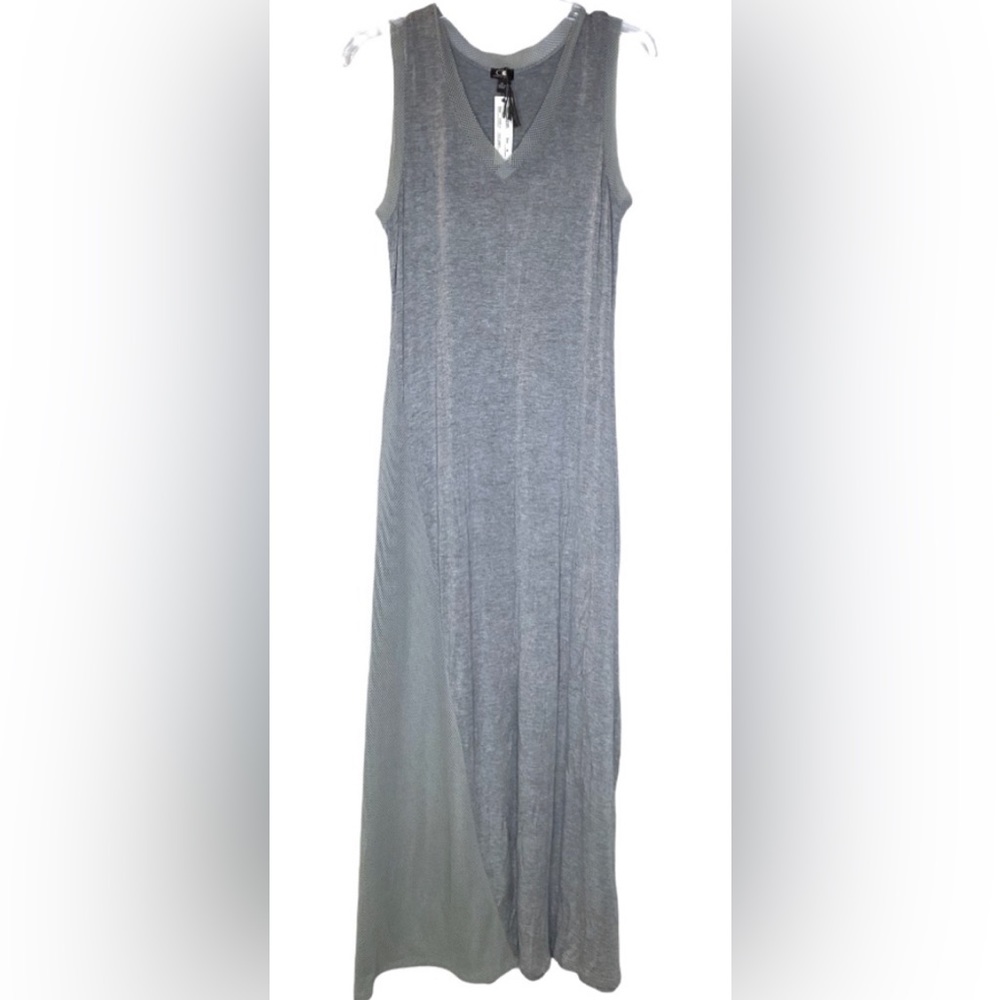 Cable & Gauge Maxi Tank Dress
(NWT
Heather Gray V-Neck New with
Tags Size Medium
